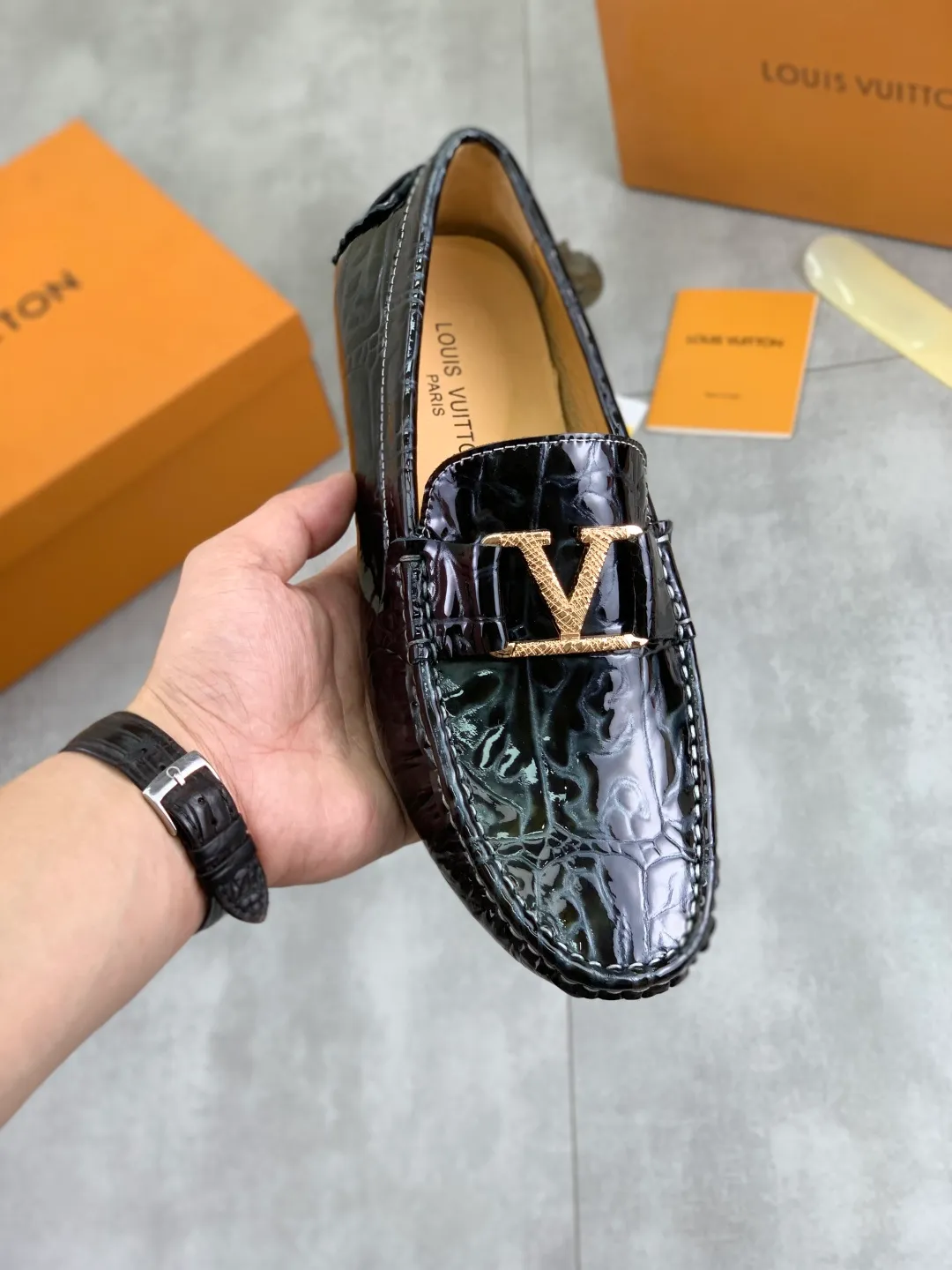 Men's men's shoes 💰P360💰【New style】🆘 🔥🆕【Louis Vuitton】LV Hong Kong high-quality beanie shoes. Loaf style for lazy people. This fabric is made of 🇮🇹 imported Italian first-layer cowhide➕full first-layer pigskin lining. The lining is more high-end. The original non-slip and wear-resistant rubber outsole is the only choice for driving. Size: 38-45. 4️⃣colors available.